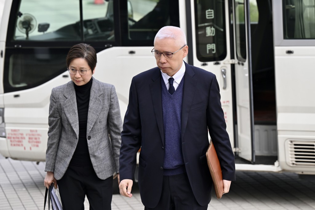 委員歐陽伯權。