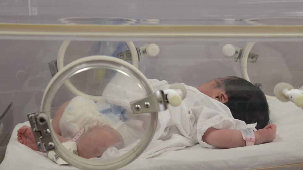 有助產士替新生嬰兒剪臍帶誤剪斷手指。 資料圖片（示意圖）