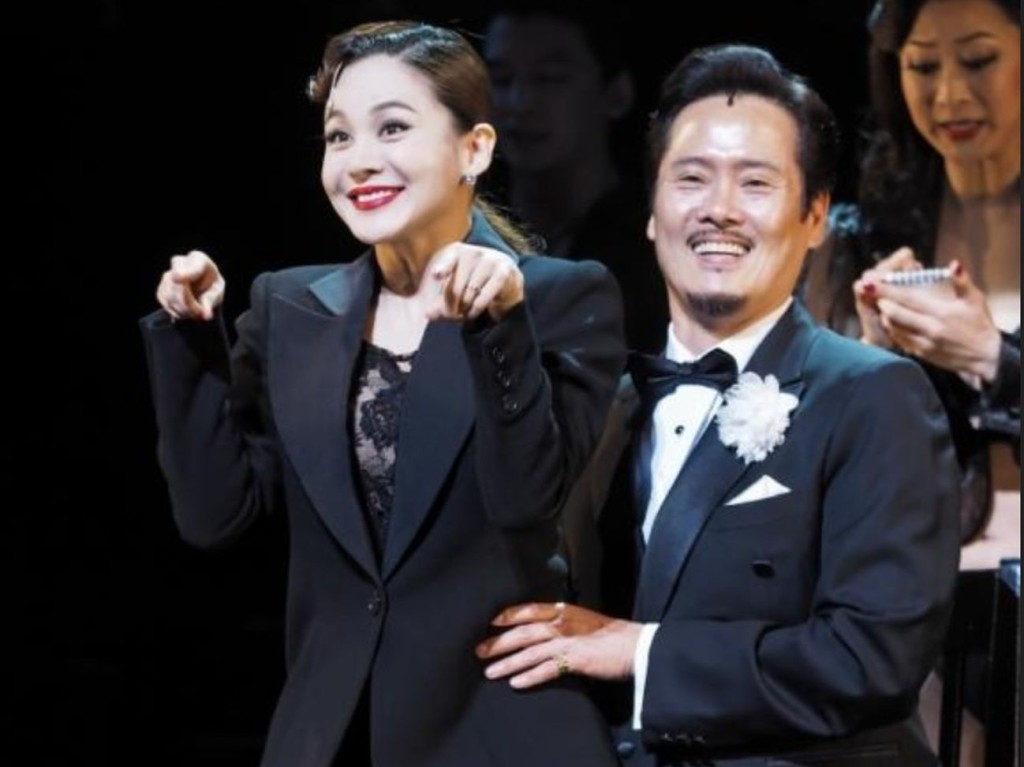 南慶周曾以韓語演繹著名百老匯歌舞劇《芝加哥》。