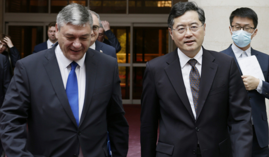 外長秦剛在北京會見俄羅斯副外長魯登科。(外交部網站)