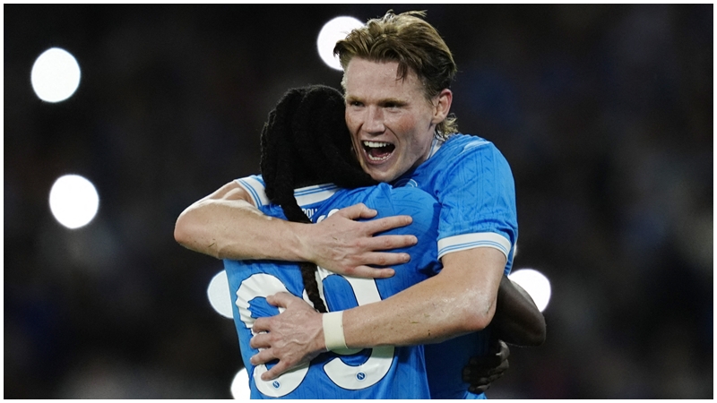 中场麦汤文尼是拿玻里的取分之匙。REUTERS