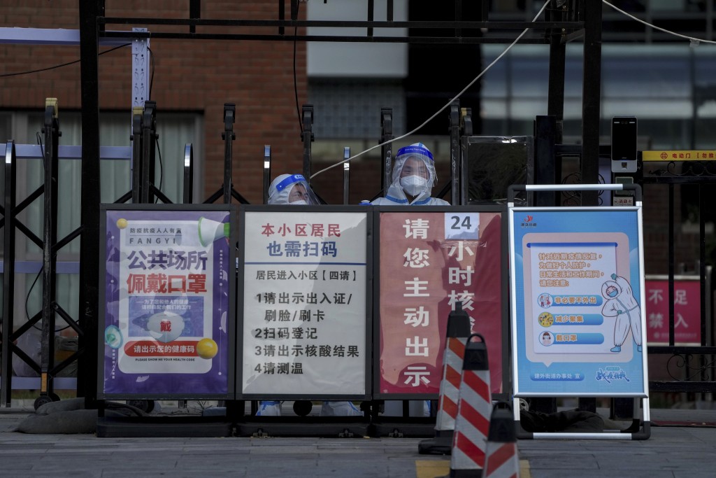 北京市政府指病例增速未緩解，要以堅決果斷措施遏制疫情上升，同時嚴禁採取硬質隔離。 AP