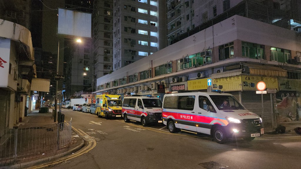 警員接報到場調查事件。黎志偉攝