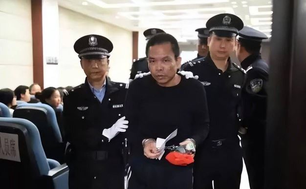 2015年12月24日，「冰毒教父」蔡東家在廣東佛山市中級人民法院受審。
