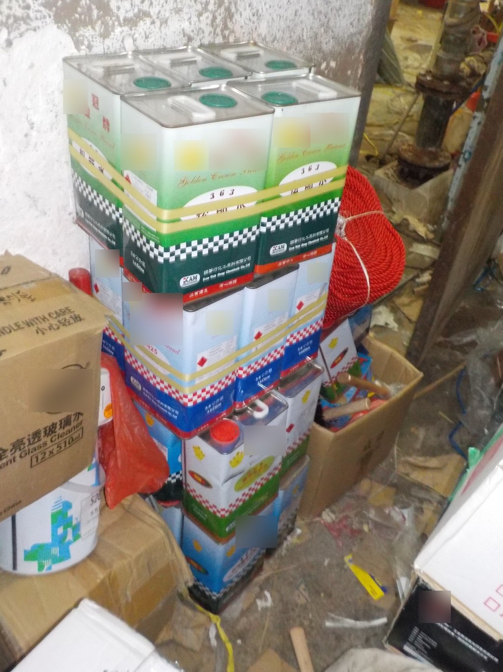 大廈不能存放過量危險品或易燃物料,以免增加火警風險。 大廈不能存放過量危險品或易燃物料,以免增加火警風險。