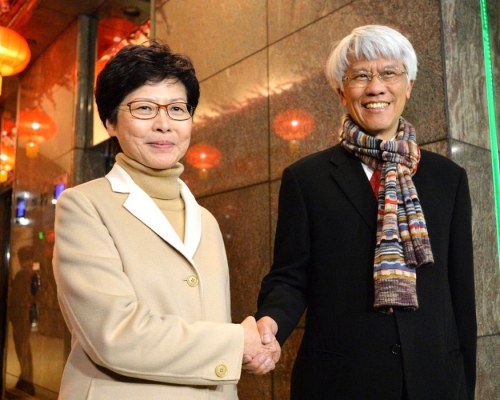 任志剛(右)指林鄭月娥一直盡心為香港服務,支持她繼續擔任行政長官。資料圖片