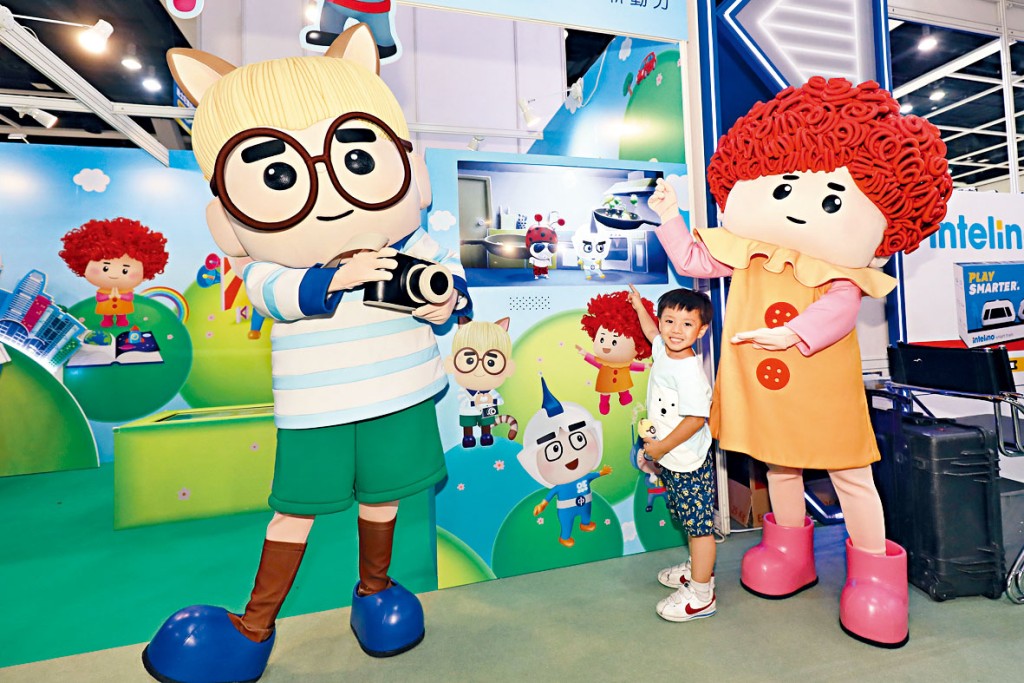 中電推出「超人中中」App，讓小朋友通過互動遊戲輕鬆學習環保節能知識。