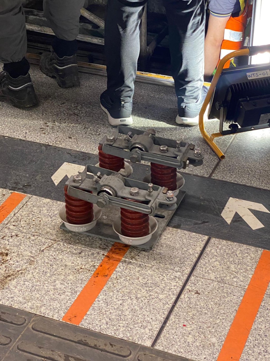 港铁黄大仙站架空电缆完成修复。