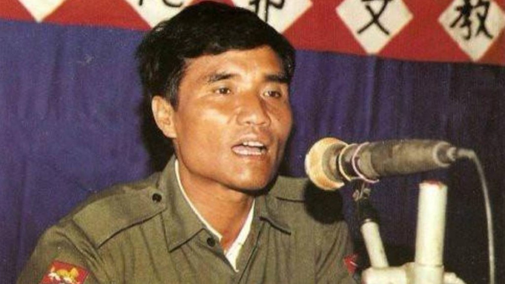 肖明亮於1969年越境加入緬共領導的緬甸人民軍。