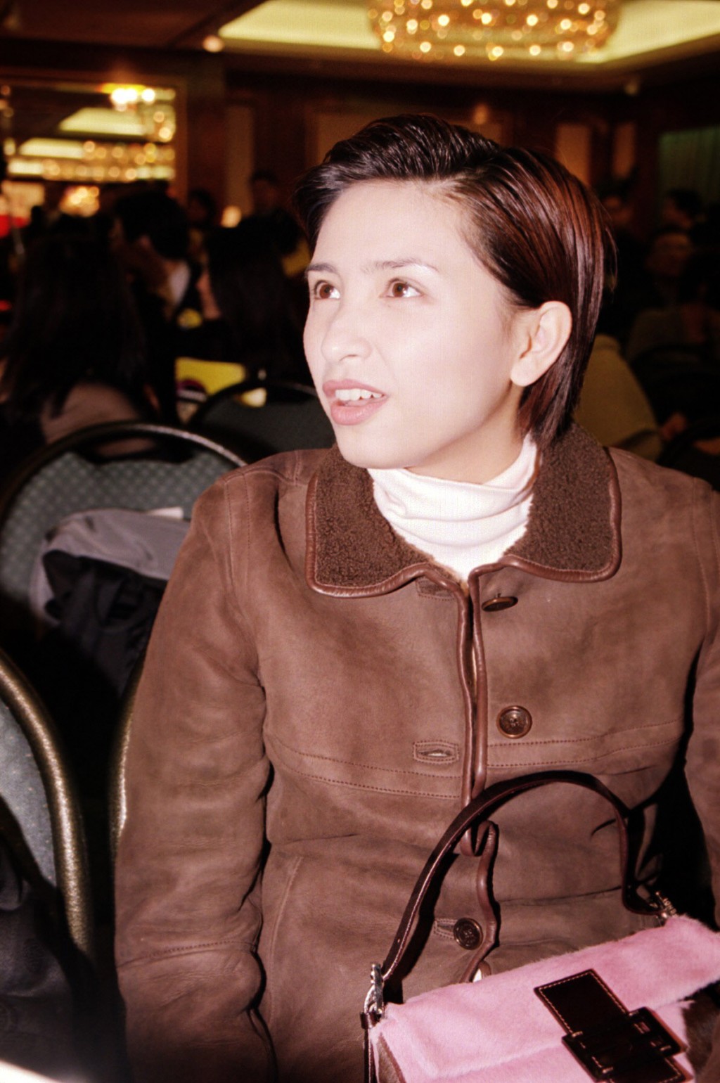 吳婉芳2000年代初開始留長髮。