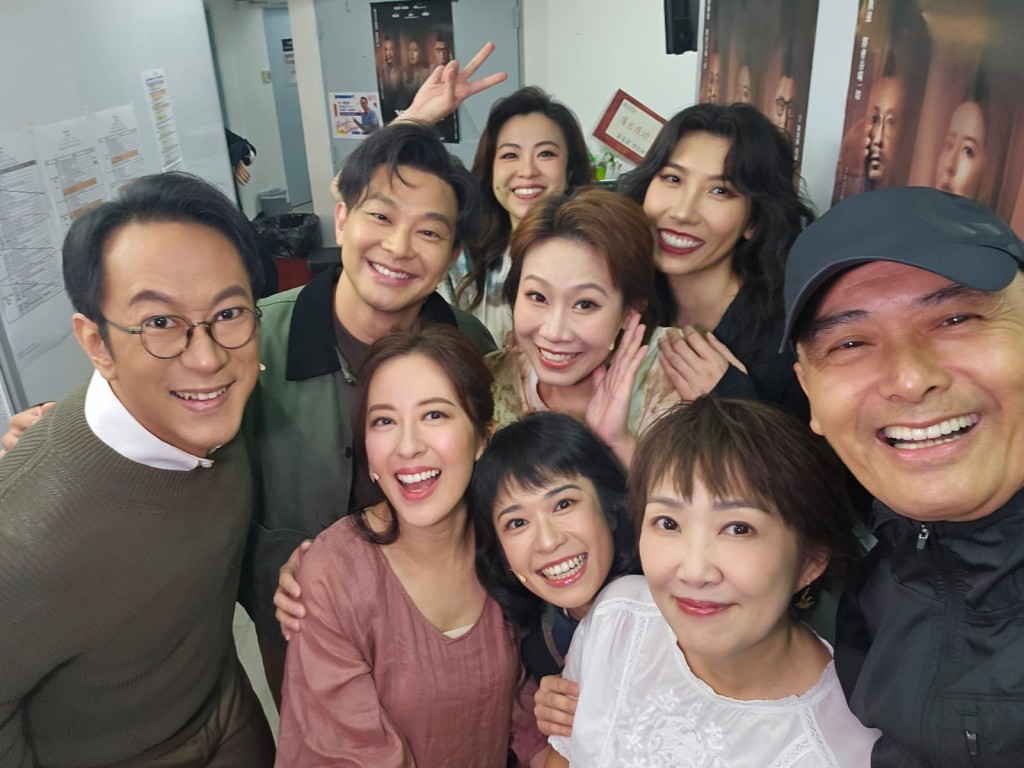 周潤發殺入後台合照與《妻迷YERMA》上下合照,大表欣賞。 周潤發殺入後台合照與《妻迷YERMA》上下合照,大表欣賞。
