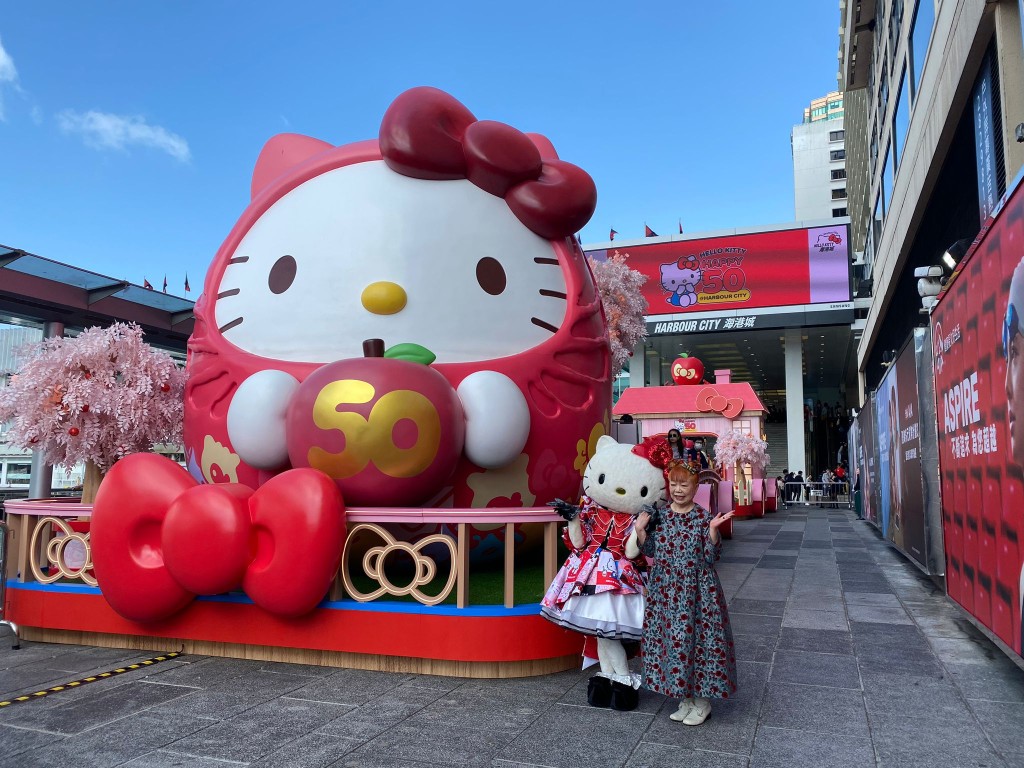海港城舉辦Hello Kitty 50周年活動，首周吸引逾20萬人次。