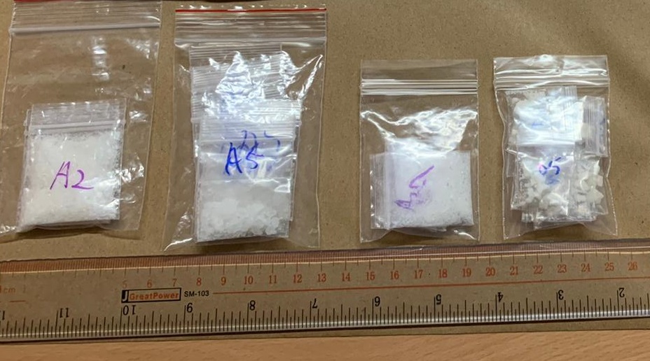 警方在少年身上檢獲「冰」毒、可卡因及氯胺酮。圖:警方提供