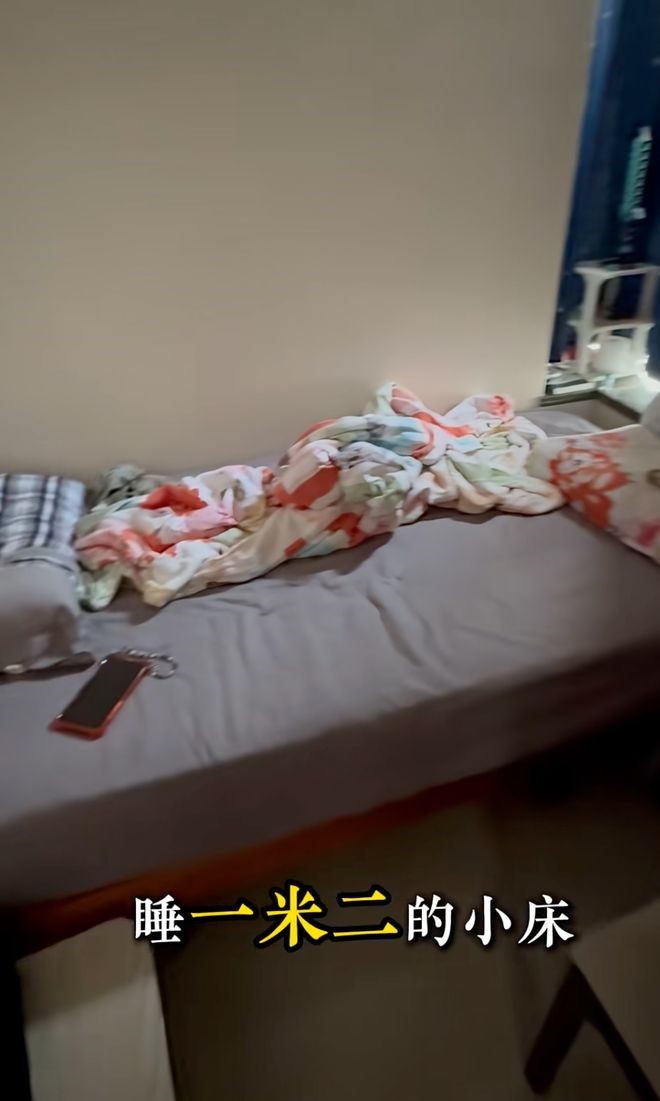 前奥运体操金牌得主杨威拍片抱怨香港楼宇面积细租金贵，引起热议。抖音