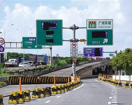 該匝道道路交通標線亦已畫好，車路指示牌已設置。 網圖