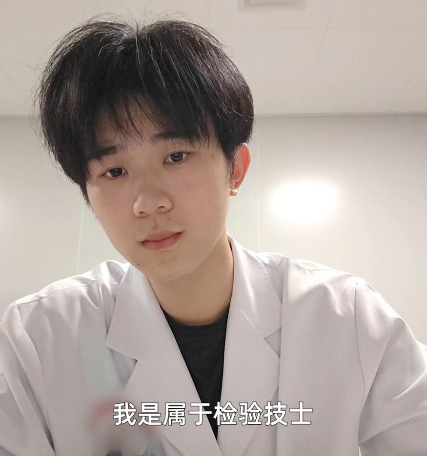黄同学日练3000次同一动作，练出“飞针”抽血绝技。微博＠大米Video