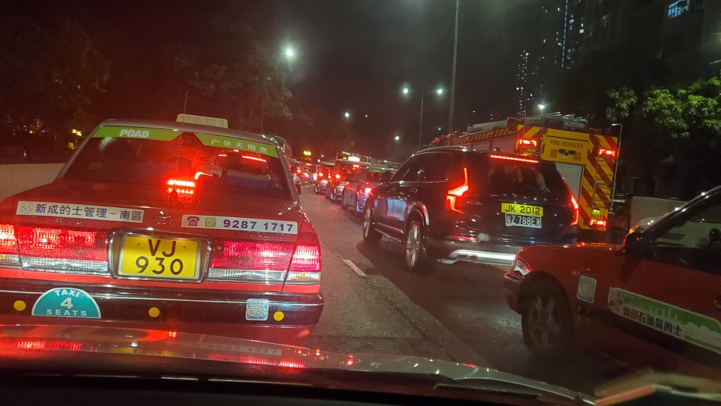 香港仔交通受阻。尹敬堂摄
