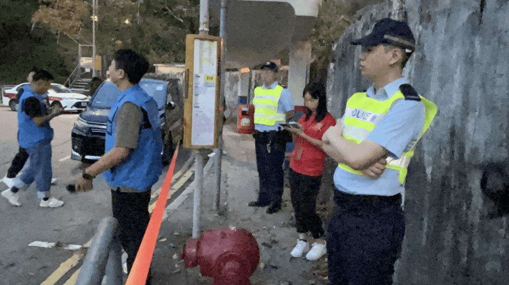 一如過往兩次同案人士出獄,警方安排了傳媒聯絡隊人員,在場協調。 一如過往兩次同案人士出獄,警方安排了傳媒聯絡隊人員,在場協調。