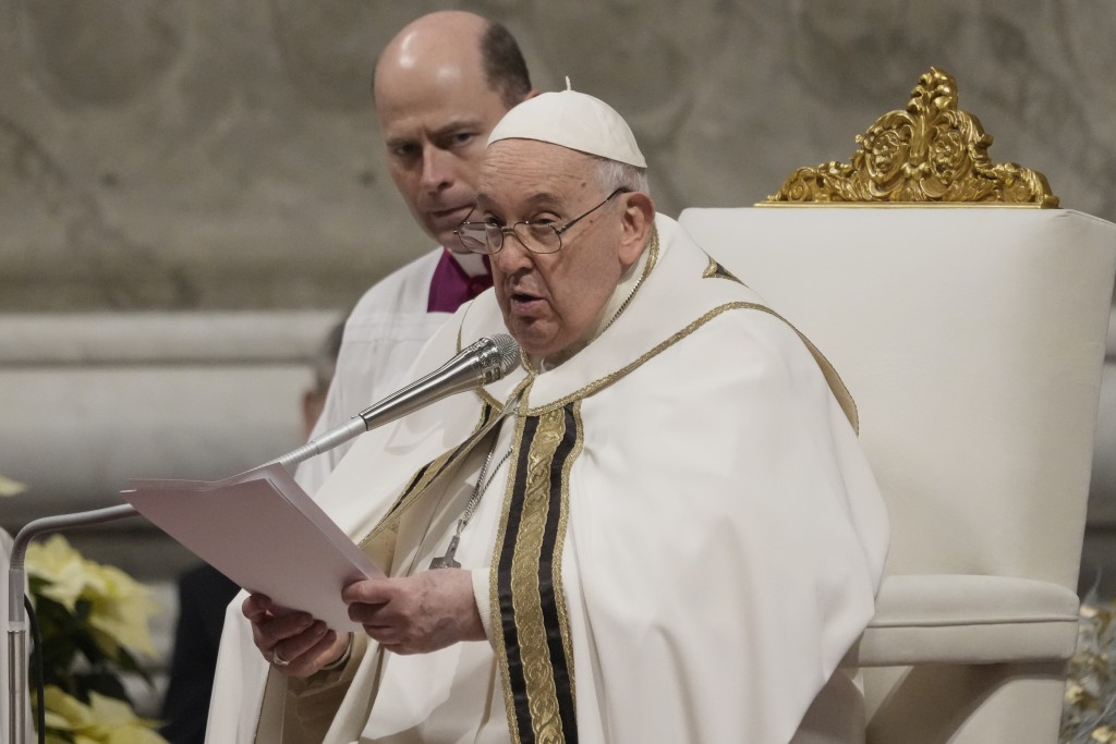 教宗主持圣诞子夜弥撒，呼吁和平停止冲突。美联社
