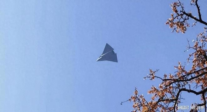 殲-36新原型機不設空速管,被外界視為研發進度理想的證據。 殲-36新原型機不設空速管,被外界視為研發進度理想的證據。