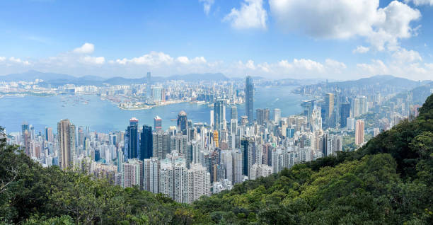 人生要向前望，创造另一个新香港，香港同样可以发挥香港魅力和潜质！