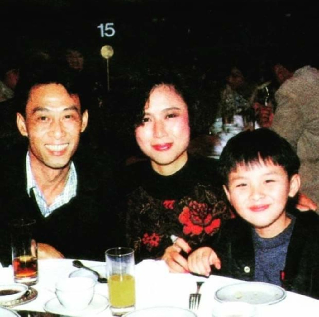 章魚透露父母早年離婚，令他有一個不一樣的童年。