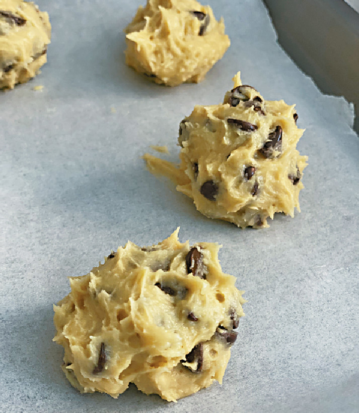 用手塑成八個圓球。