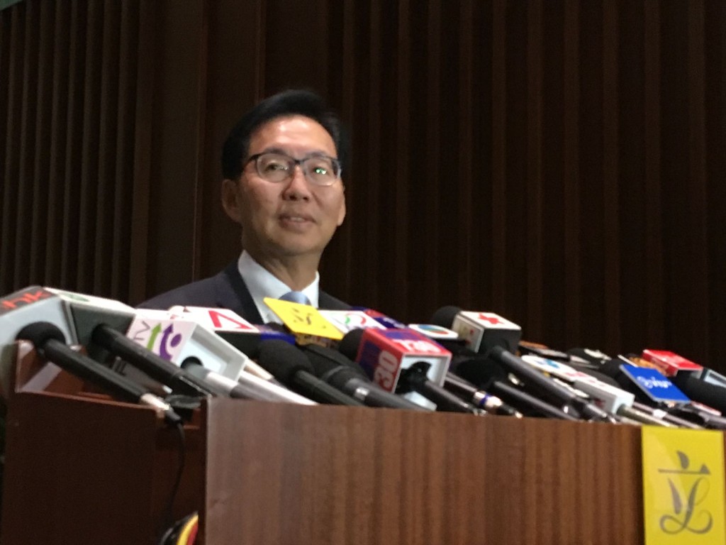 陳健波以議案不足六天通知期為由,決定全部退回。