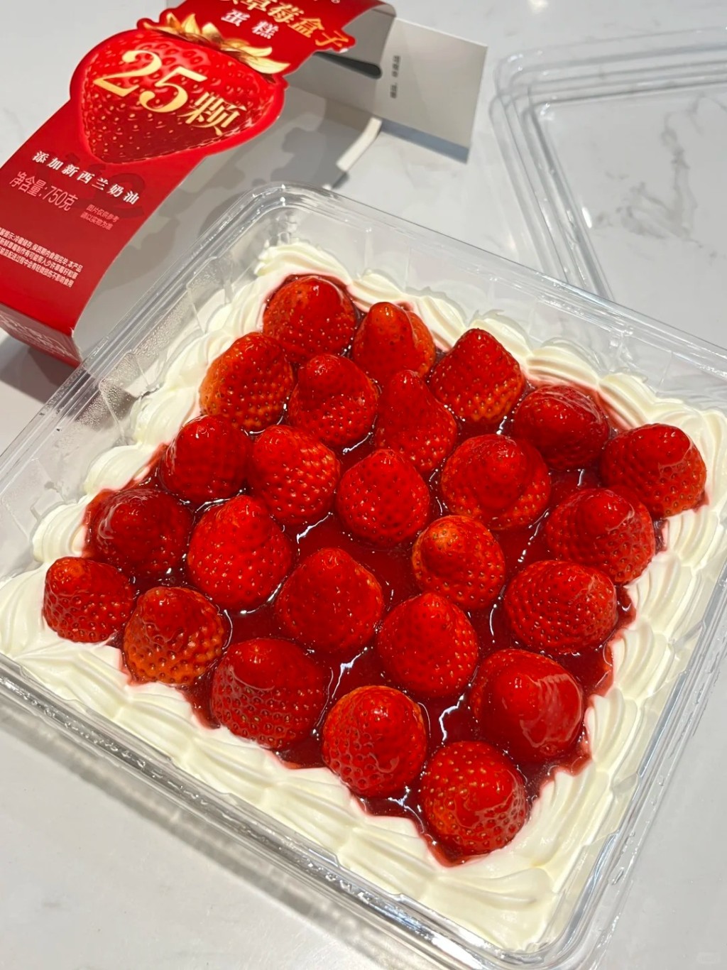 有江蘇網民反映，盒馬鮮生的士多啤梨蛋糕「鹹到懷疑人生」。小紅書