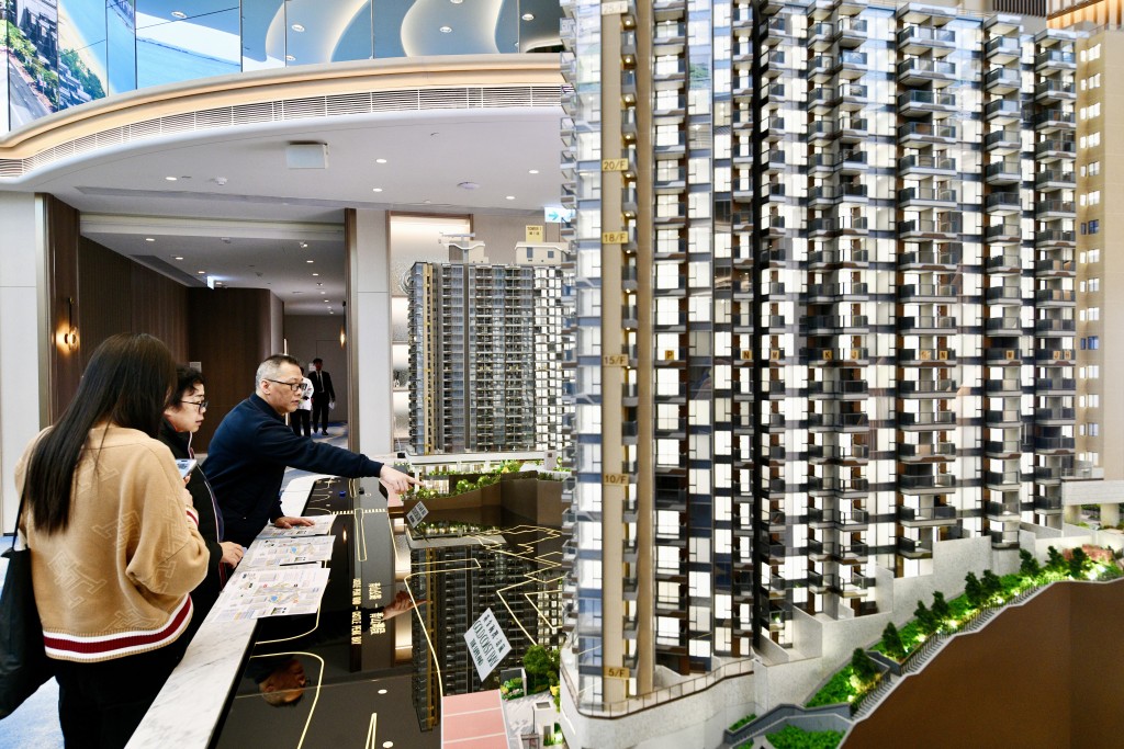 黃金海灣‧珀岸2座26樓J室,實用面積309平方呎,屬開放式間隔,成交價382.4萬元,呎價12,375元。 黃金海灣‧珀岸2座26樓J室,實用面積309平方呎,屬開放式間隔,成交價382.4萬元,呎價12,375元。