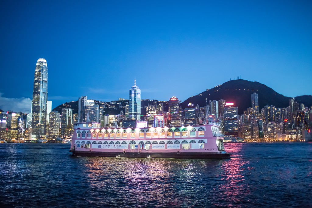 「洋紫荊維港遊」為一家大小帶來不一樣的海下之旅。(圖片來源:洋紫荊維港遊) 「洋紫荊維港遊」為一家大小帶來不一樣的海下之旅。(圖片來源:洋紫荊維港遊)