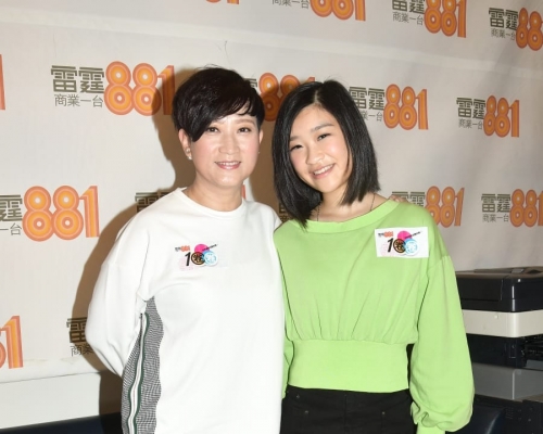 唐韋琪與16歲愛徒張若希到電台受訪。