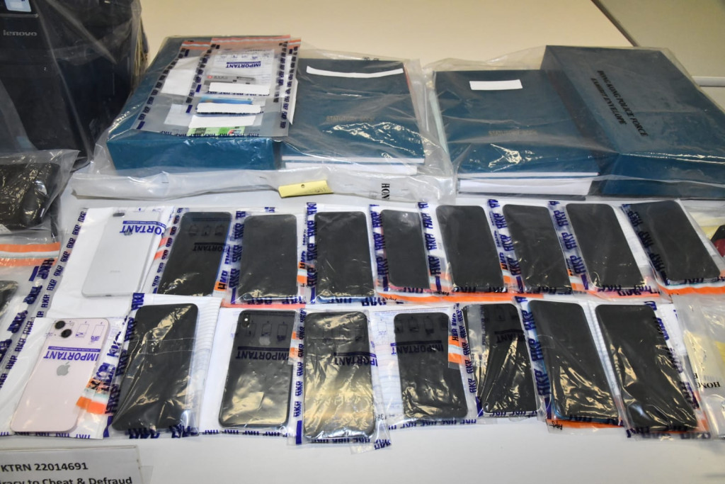 警方检获一批虚假文件、公司印章、手提电脑及多部电话。