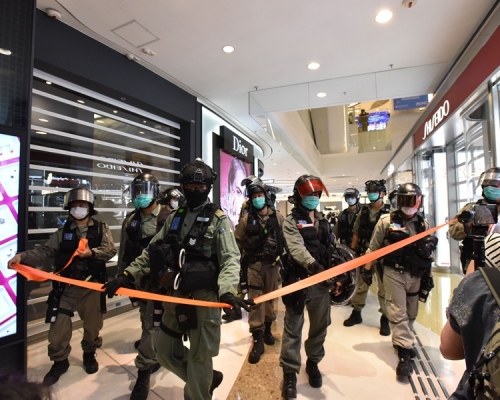 防暴警當晚趕拉起封鎖線。資料圖片