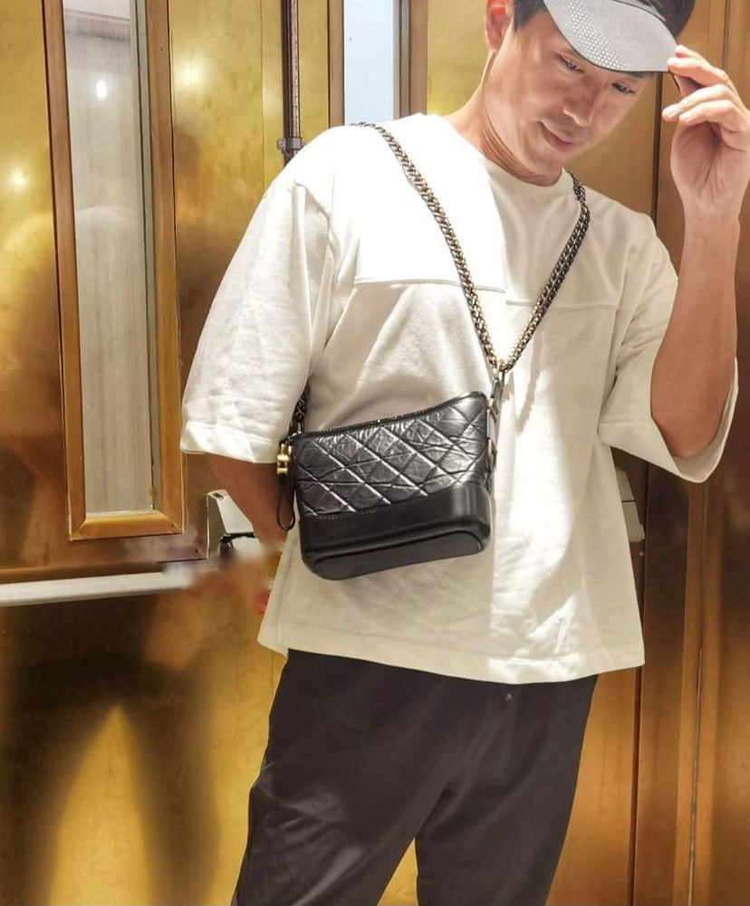 森美向來覺得男人幫女人拎手袋好核突，但唔想做「前夫」亦要識轉彎。