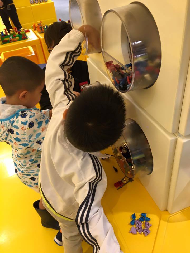 下次係LEGO店話唔定會撞到Torres。