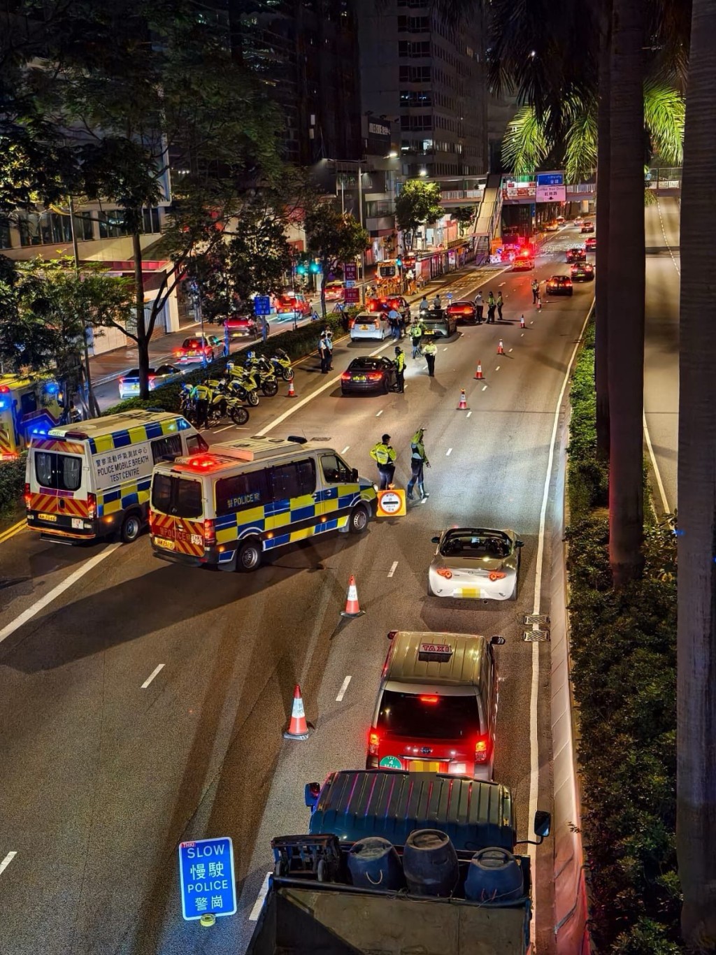 警方于周末在港岛区进行打击醉驾、药驾及反罪恶行动。警方提供