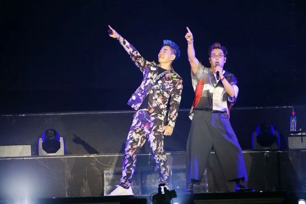 原来林晓峰为任贤齐的《齐迹·在路上》长沙站巡唱担任表演嘉宾。