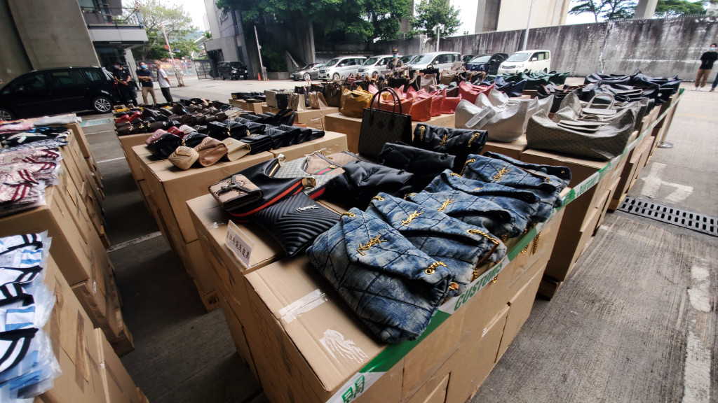 海關檢獲約6.3萬件懷疑冒牌貨物。