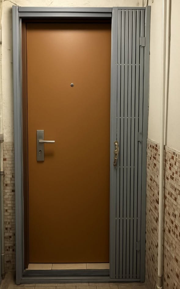 有網民以改圖方式將樓主門閘改回正常一致方向。(帖文截圖) 有網民以改圖方式將樓主門閘改回正常一致方向。(帖文截圖)