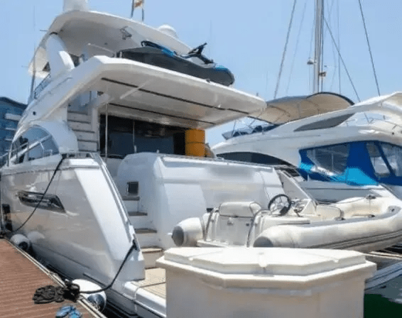 被新加坡警局扣押的遊艇。