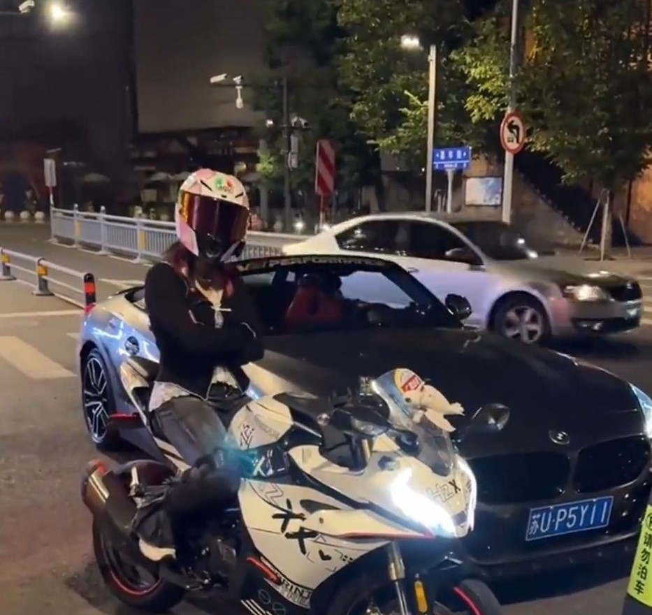 「石膏ProMax」不時貼出駕車影片。