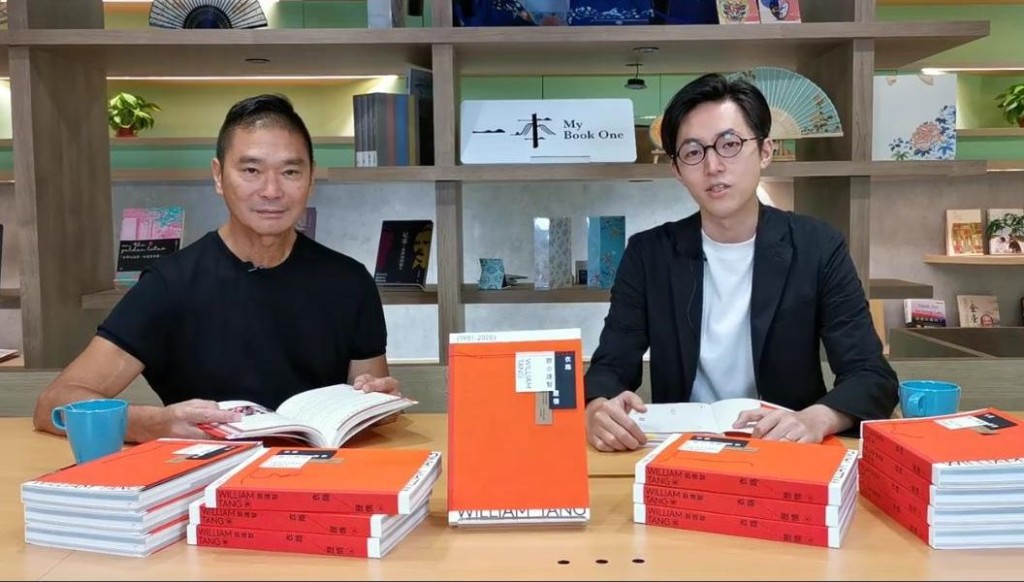 鄧達智喺確診潛伏期內做過網上平台訪問宣傳新書，而相關接觸者都有確診，所以被指感染源頭不明。