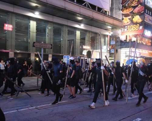 前年修例風波後,「黑暴」與外部勢力挑撥仇恨及鼓吹暴力。 資料圖片