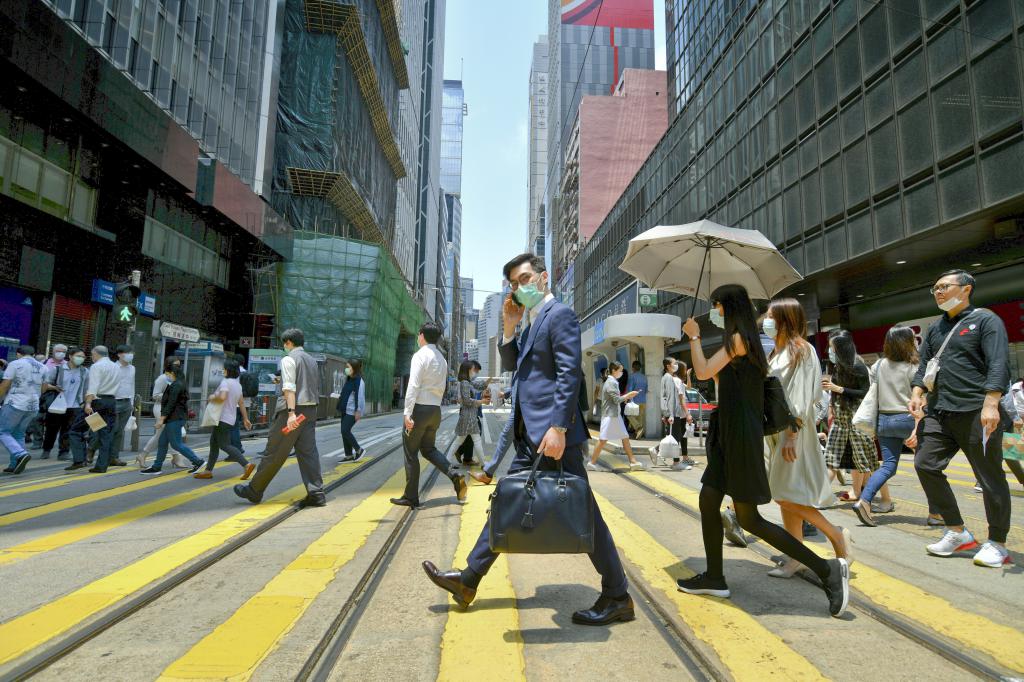 金庸是香港文化的一部分，他笔下的人物浑然成为香港人精神面貌。