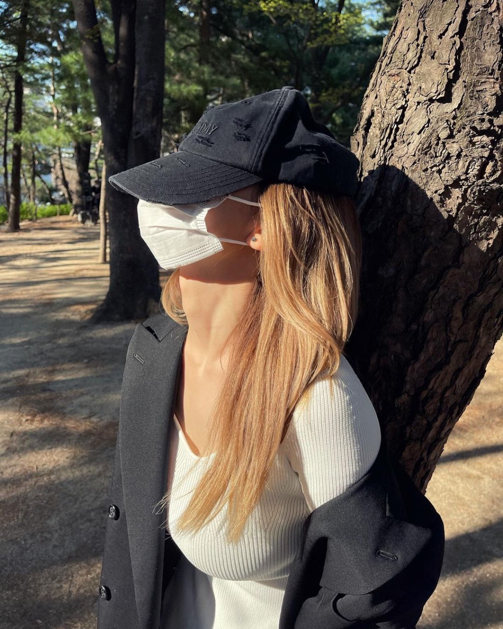 呢張盡顯Somi豐滿上圍。