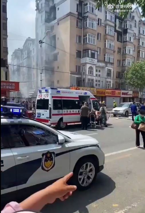 哈爾濱居民樓下餐館發生爆炸，有多人受傷。