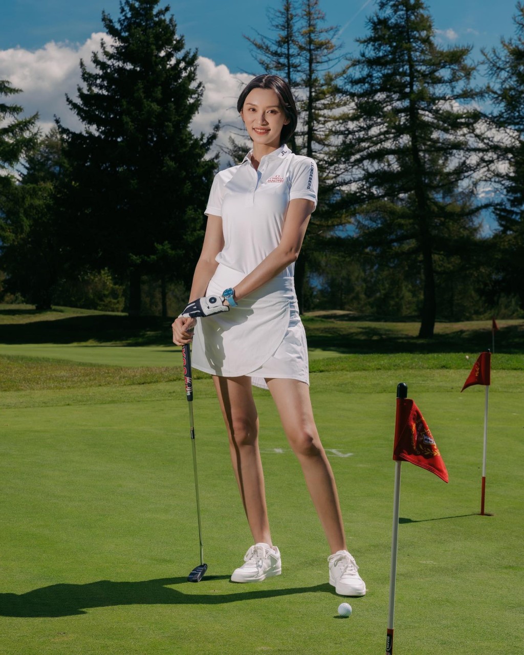 王丹妮自认高尔夫球新手。