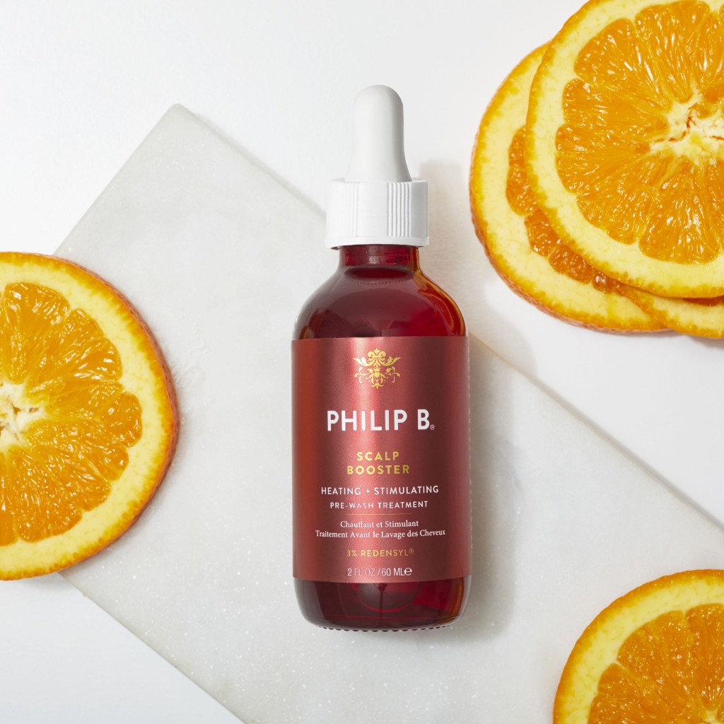 Philip B新推的Scalp Booster护理疗程/$680，独特的发热配方帮助促进头皮的生长因素，带来丰盈强韧、健康而富亮泽的年轻发质。当头发毛囊得到充分滋润，有助加快发根细胞分裂，令发干丰盈，让头发看起来更饱满充盈，同时改善光泽和发质，绝对是洗头前的关键美发产品。（Joyce Beauty）