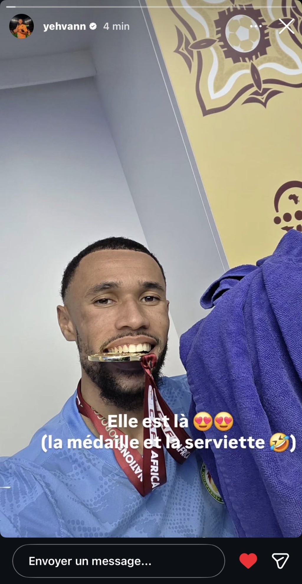 耶云迪奥夫赛后于社交媒体上载自己口咬奖牌和拿著毛巾的照片。耶云迪奥夫IG截图